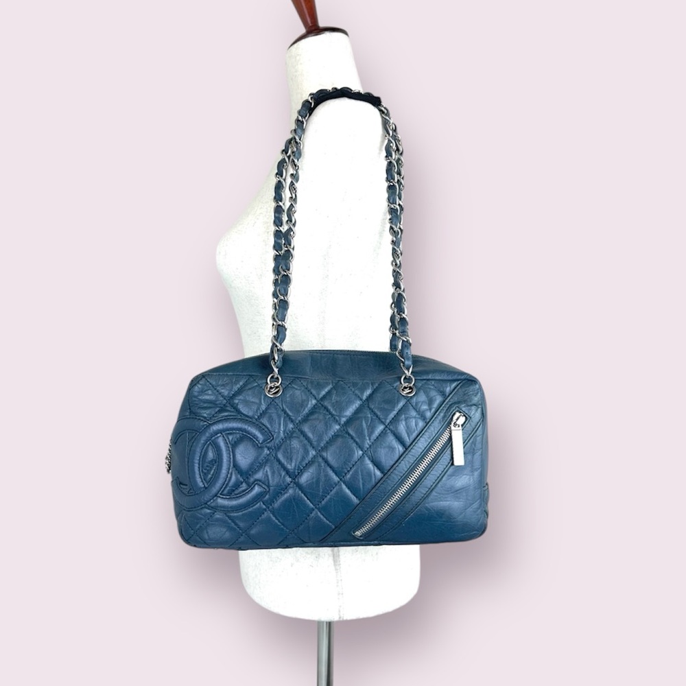 CHANEL Quilted Leather Shoulder Bag in Deep Teal Blue